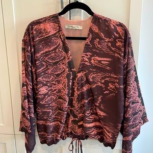 Washed chiffon V neck off the shoulder wing sleeve XS